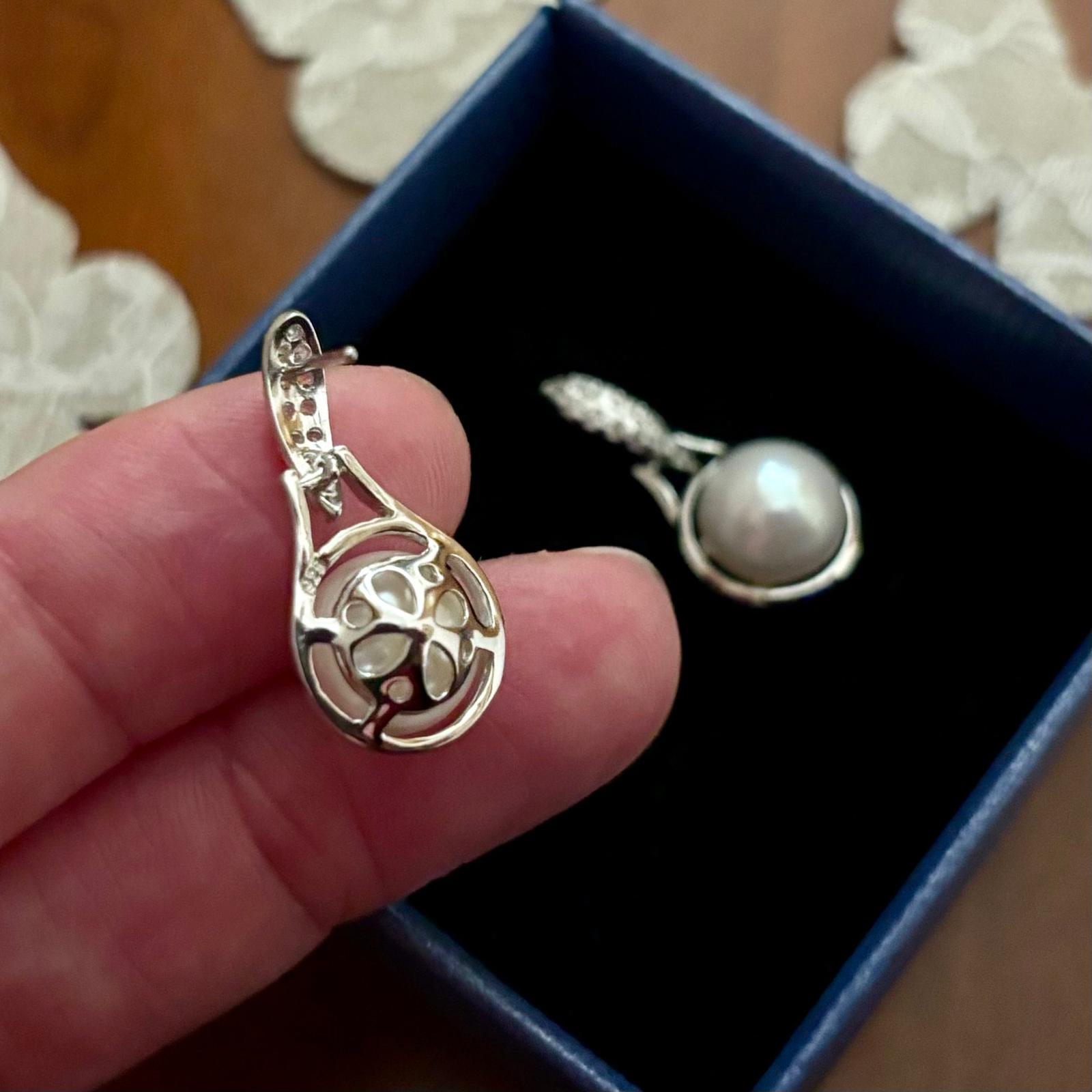 Pendientes largos de Plata rodiada con Circonitas y Perlas cultivadas