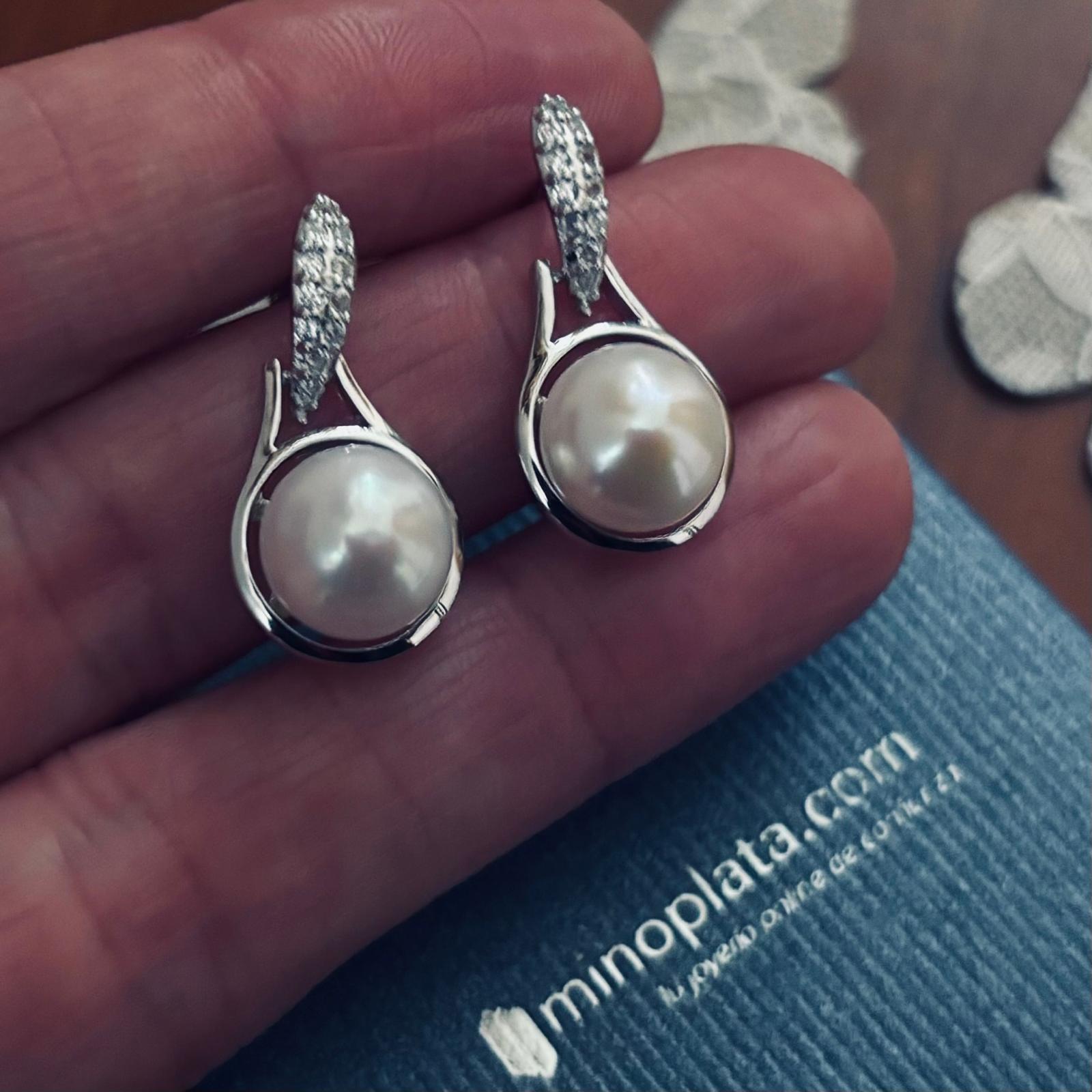 Pendientes largos de Plata rodiada con Circonitas y Perlas cultivadas 2