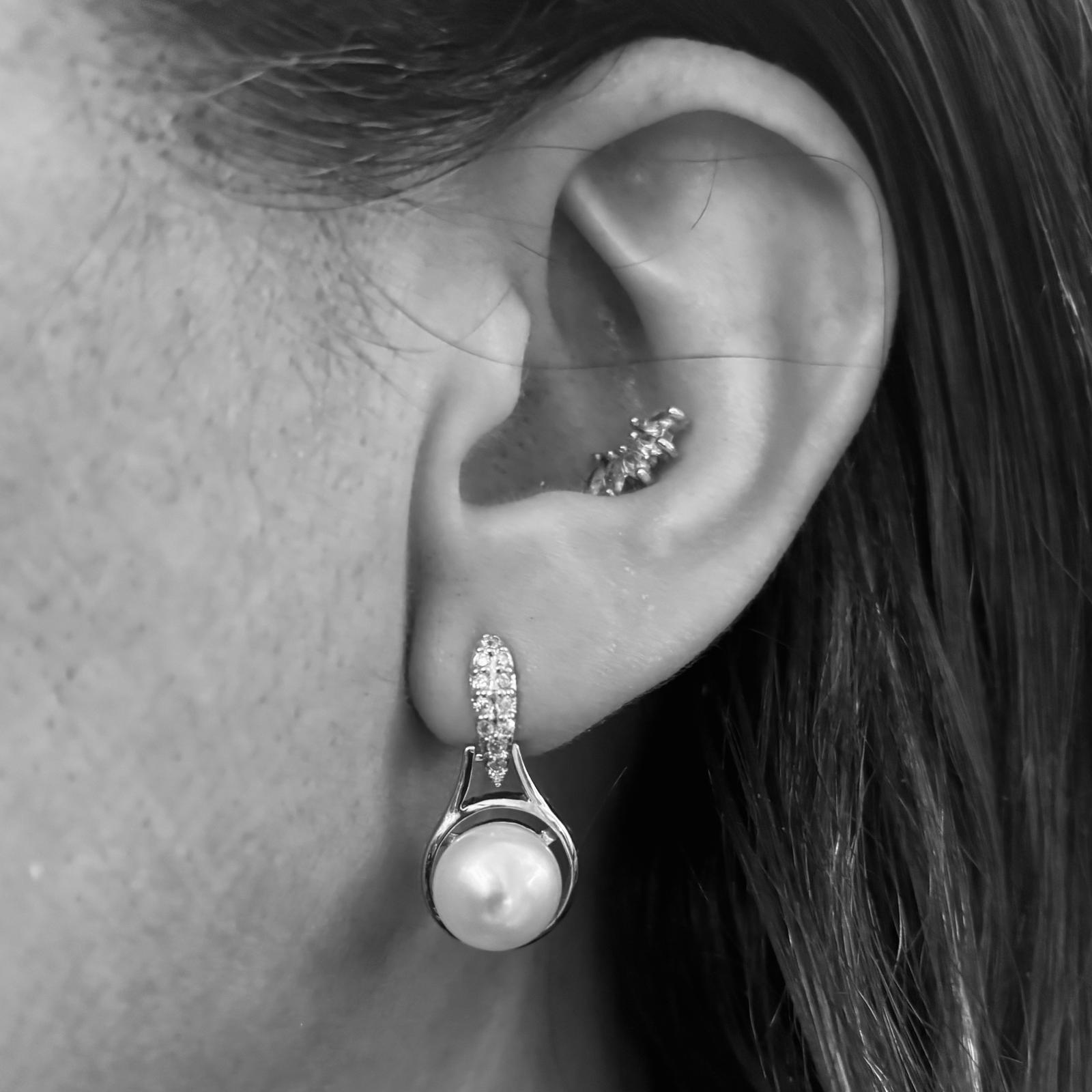 Pendientes largos de Plata rodiada con Circonitas y Perlas cultivadas 4
