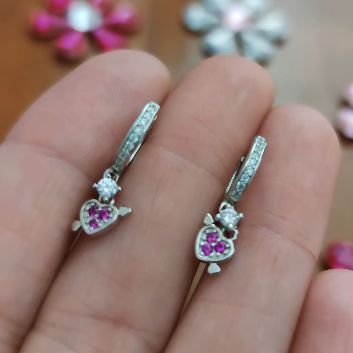 Aros de Plata de ley rodiada 12 Mm. Corazón colgante piedras 1