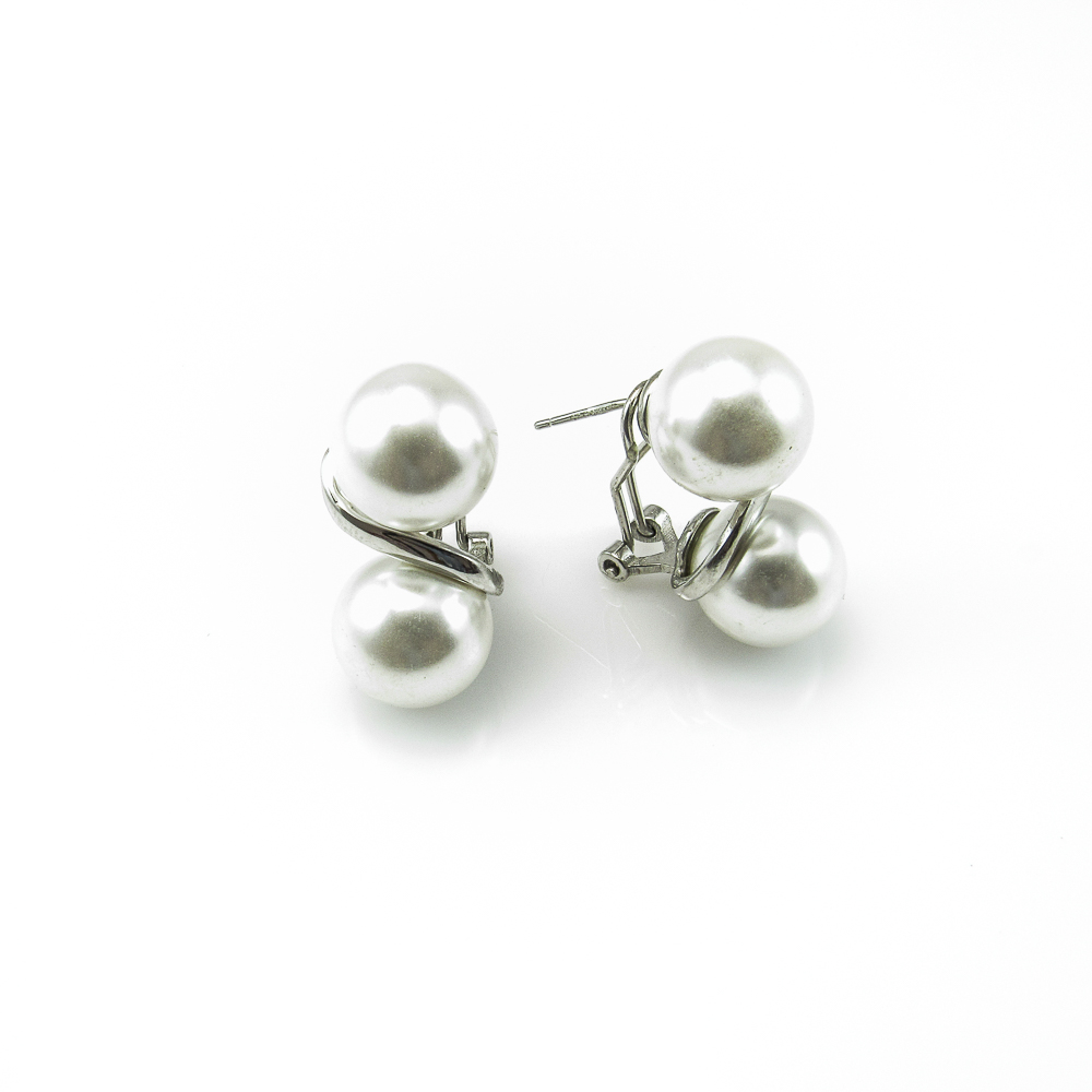 Pendientes con Perlas de Plata rodiada y cierre Omega 1