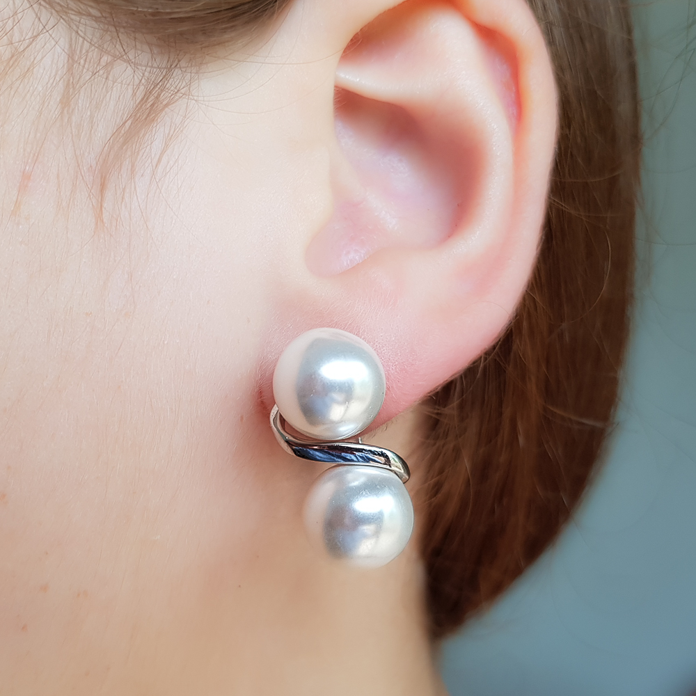 Pendientes con Perlas de Plata rodiada y cierre Omega 2