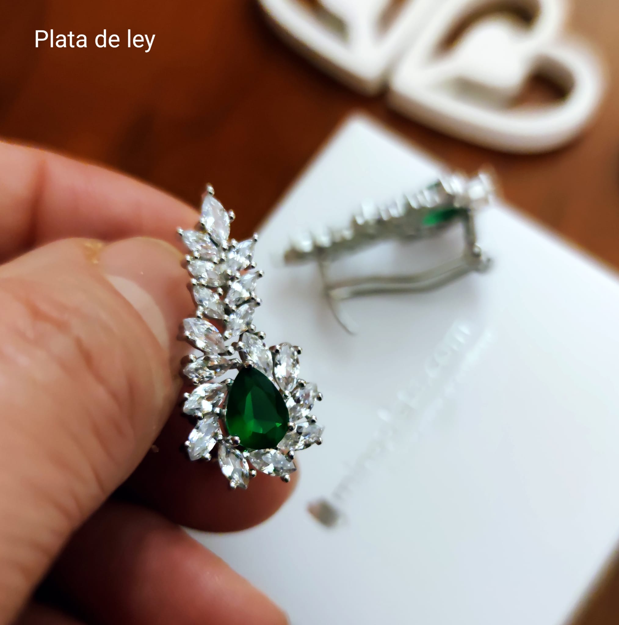 Pendientes de Plata de ley rodiada con Circonitas verdes cierre omega 2