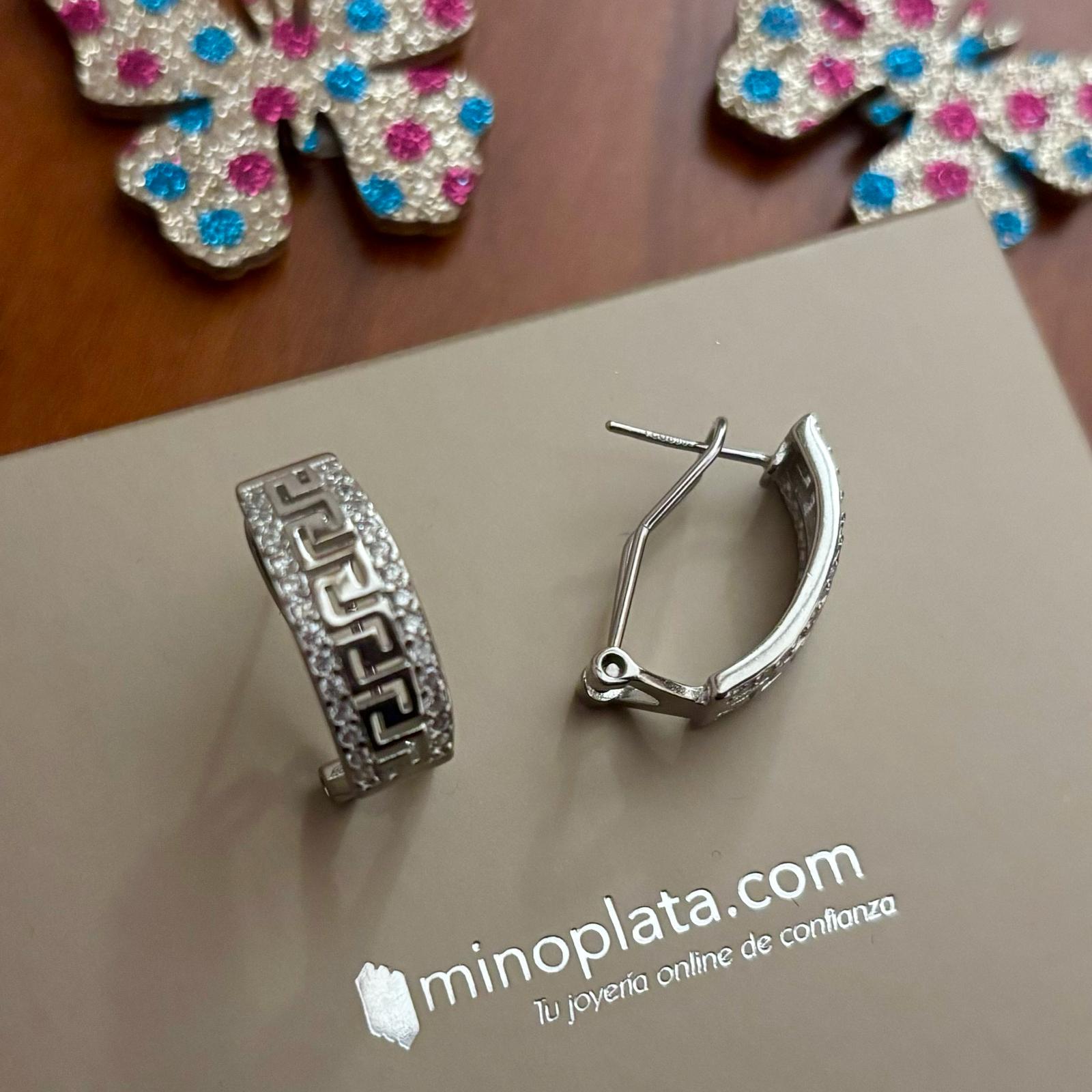 Pendientes greca de Plata de ley rodiada con Circonitas y cierre omega 1