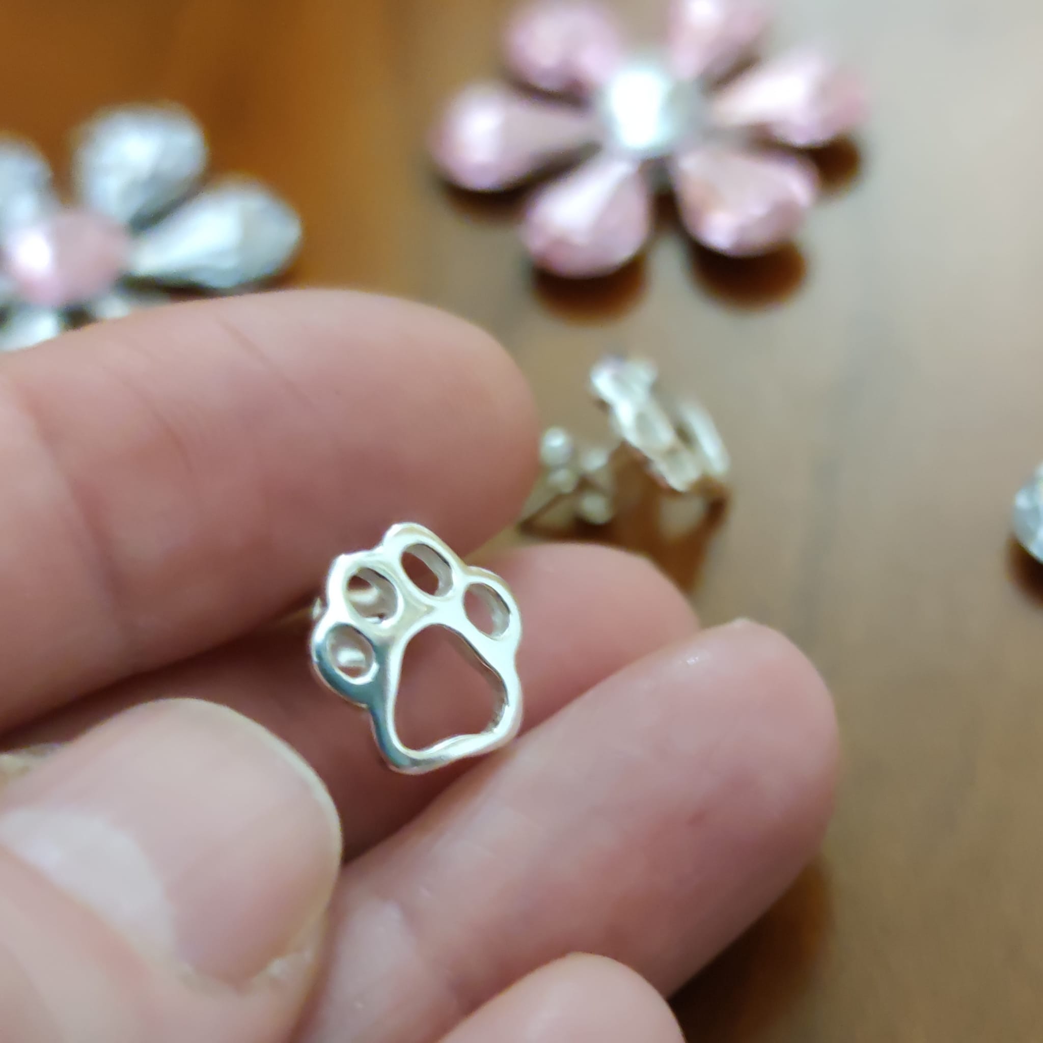 Pendientes huella de Plata de ley 3