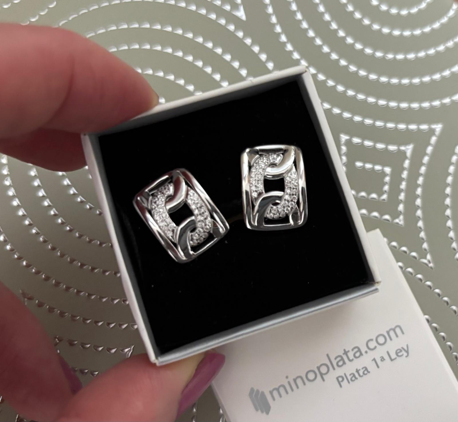 Pendientes de Plata lisa con Circonitas talla brillante y cierre omega 3