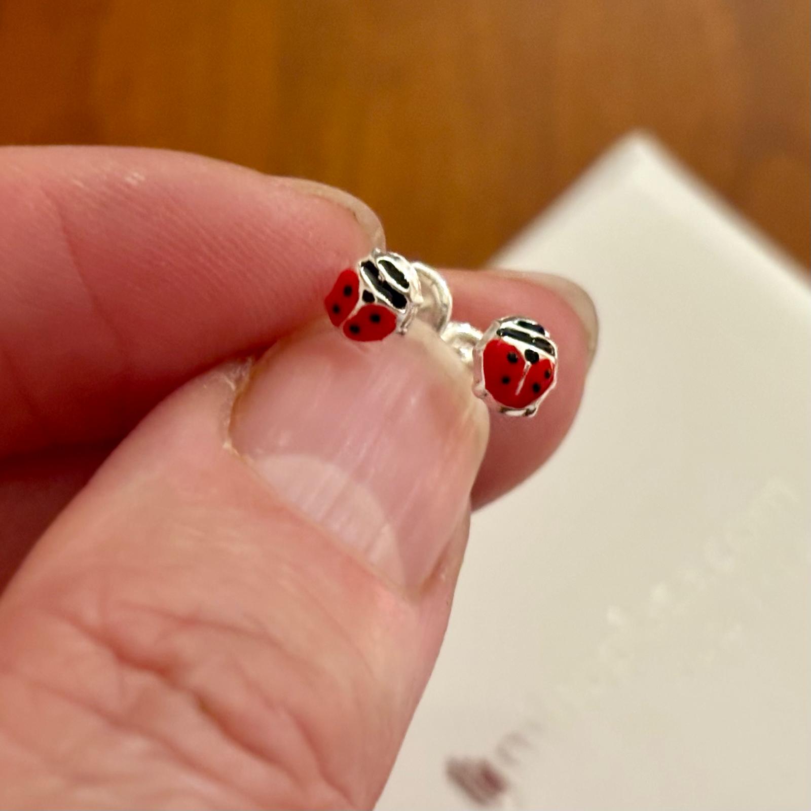 Pendientes bebé mariquitas rojas de Plata de ley 925 con cierre rosca seguridad