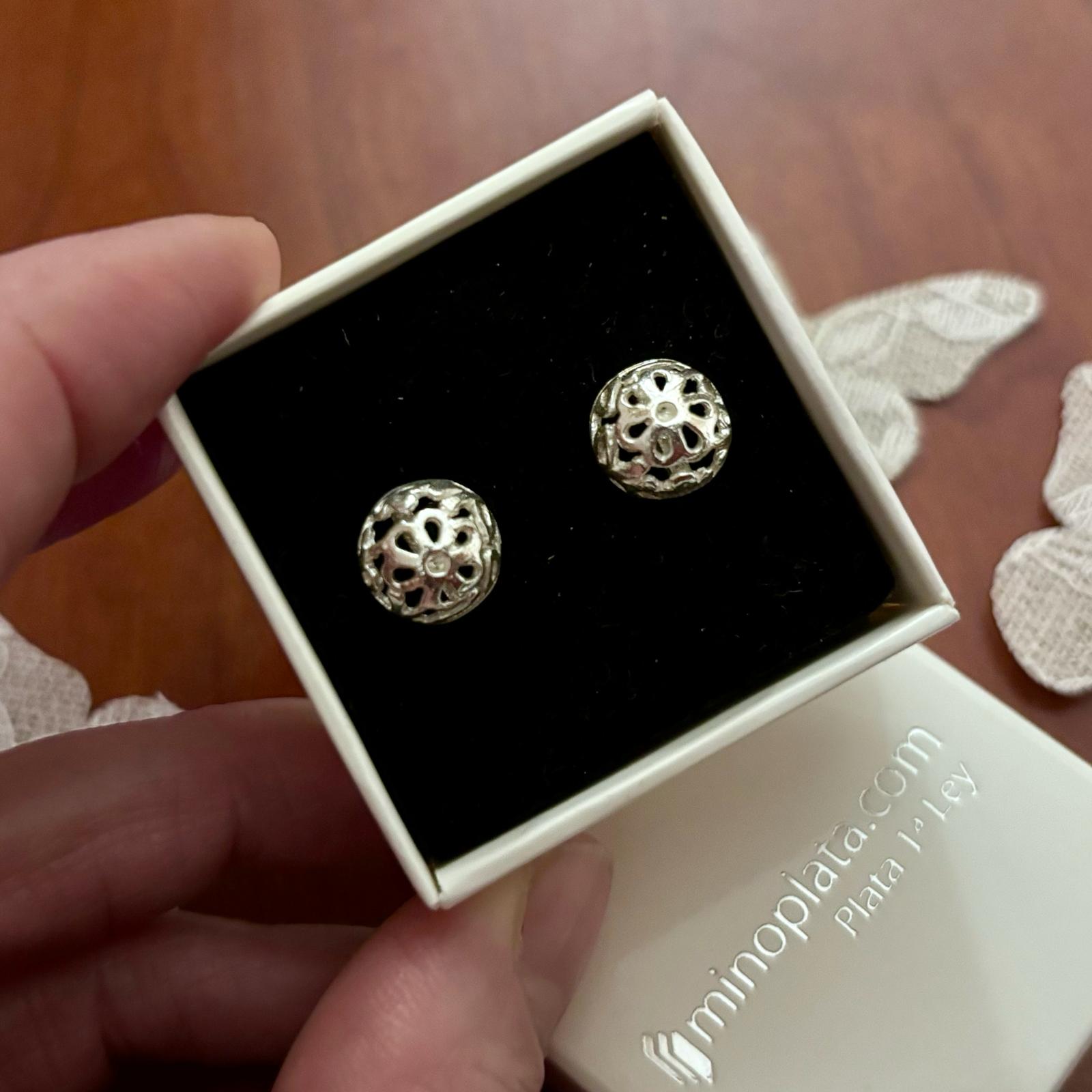 Pendientes media bola calada 10mm de Plata de ley