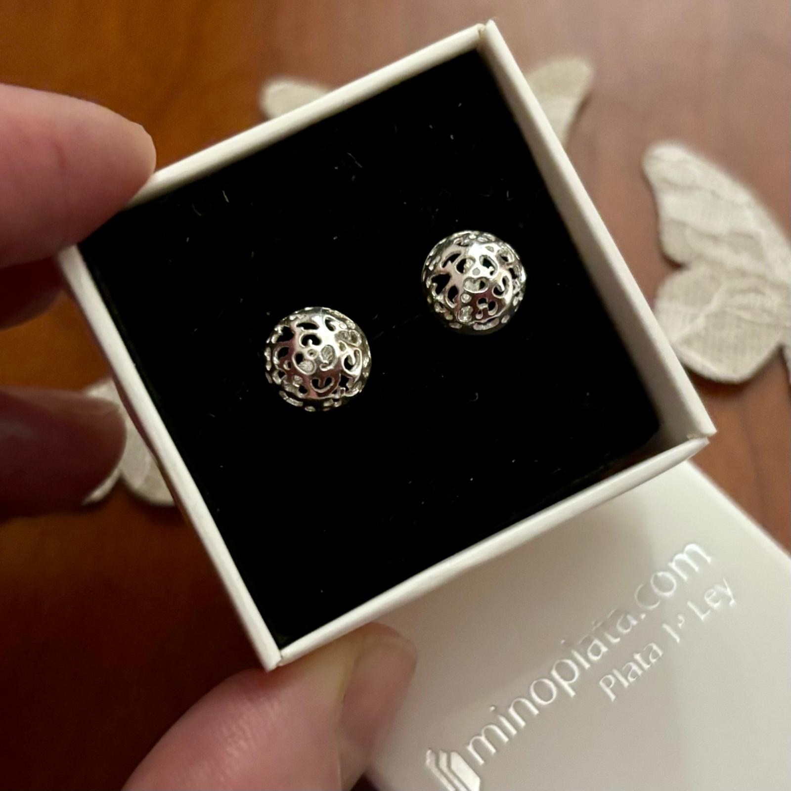 Pendientes media bola calada 8mm de Plata de ley 3