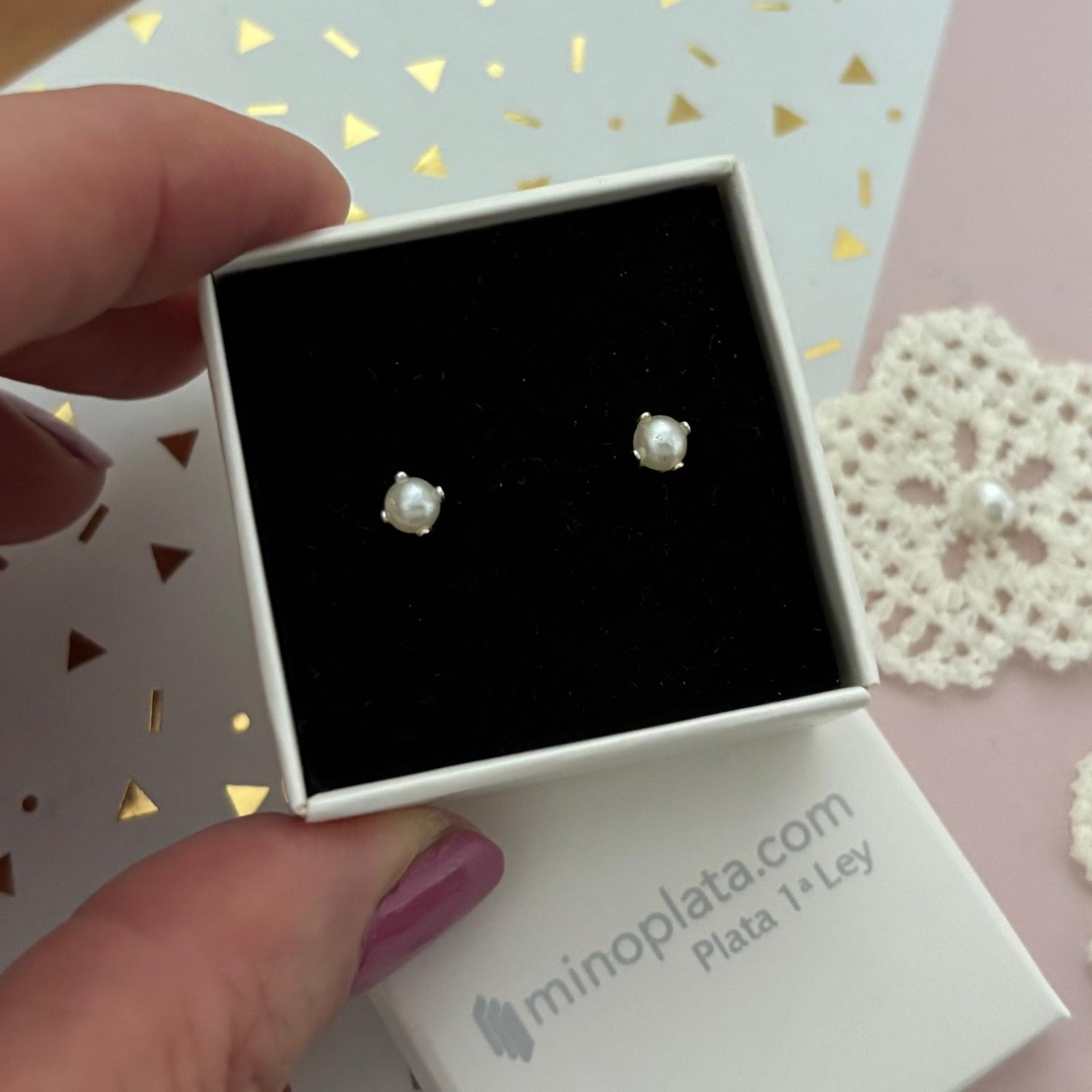 Pendientes Perla 4mm garra de Plata de ley cierre rosca 1