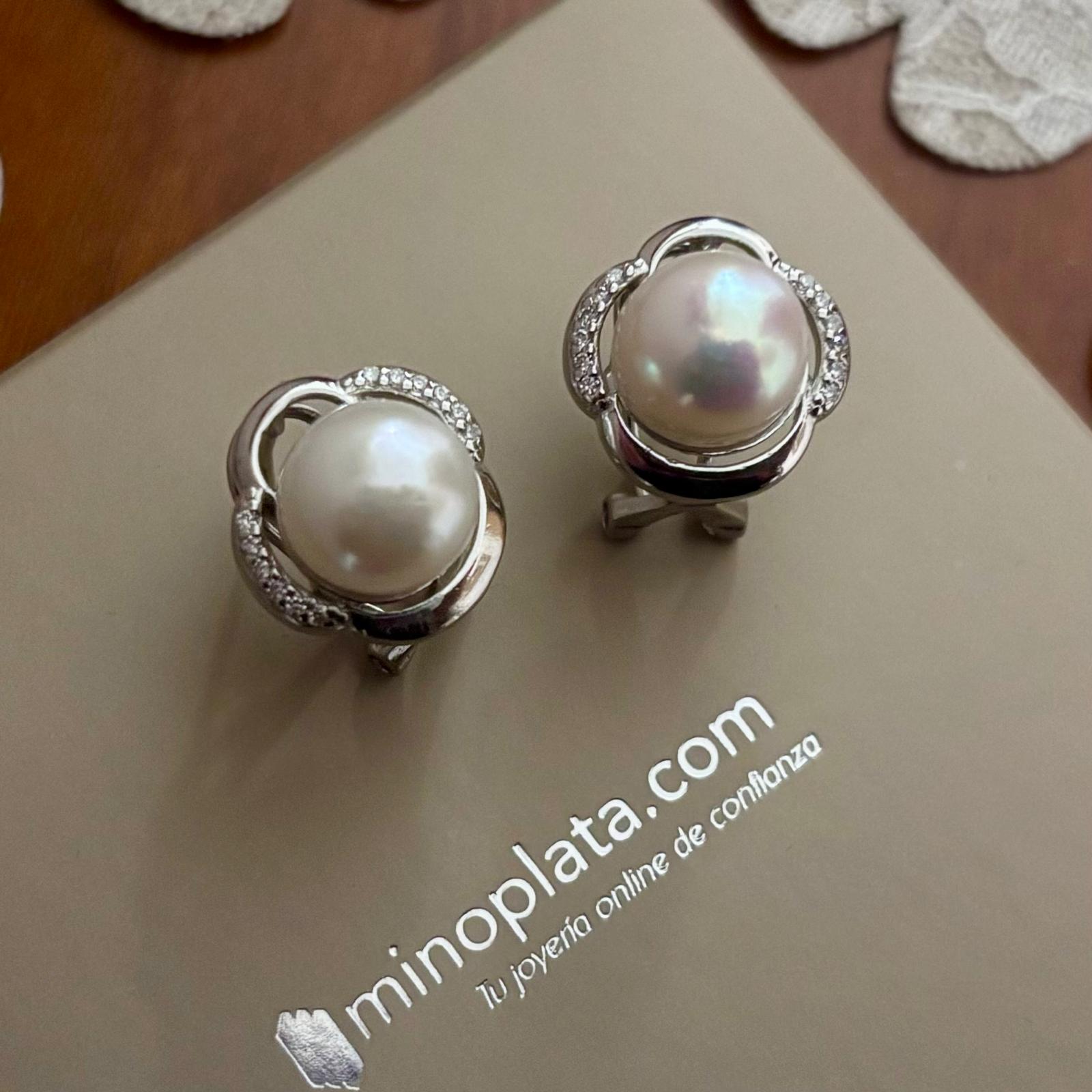 Pendientes Perlas cultivadas de rio en Plata rodiada y Circonitas cierre omega 2