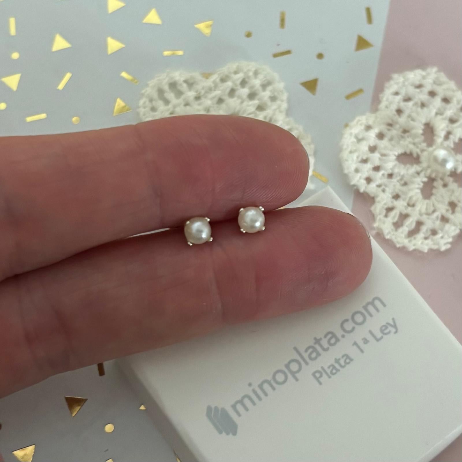 Pendientes Perla 4mm garra de Plata de ley cierre rosca 3