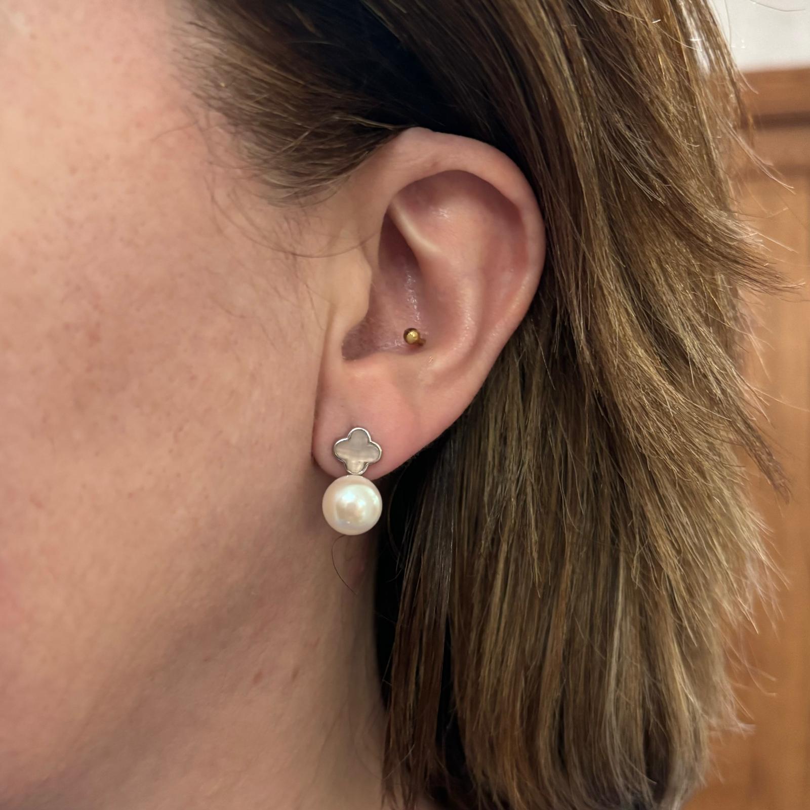 Pendientes Plata rodiada con Perlas cultivadas y cierre omega 3
