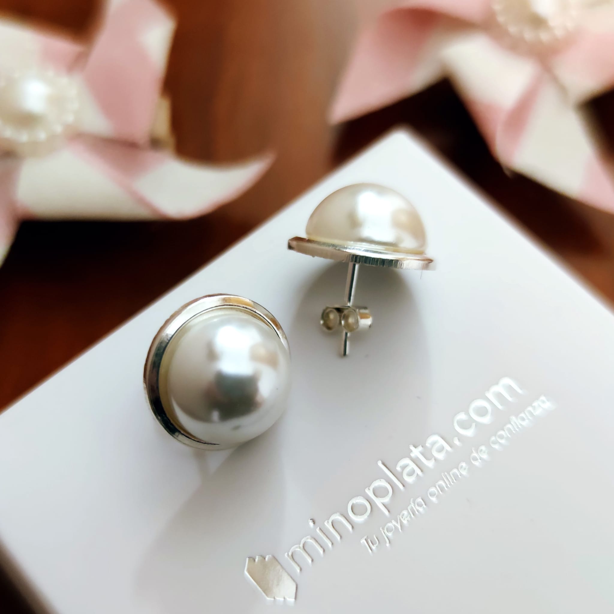 Pendientes media Perla 14mm con cerco de Plata de ley 1