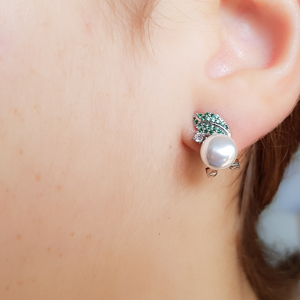 Pendientes Perlas y Circonitas verdes de Plata con cierre omega 2