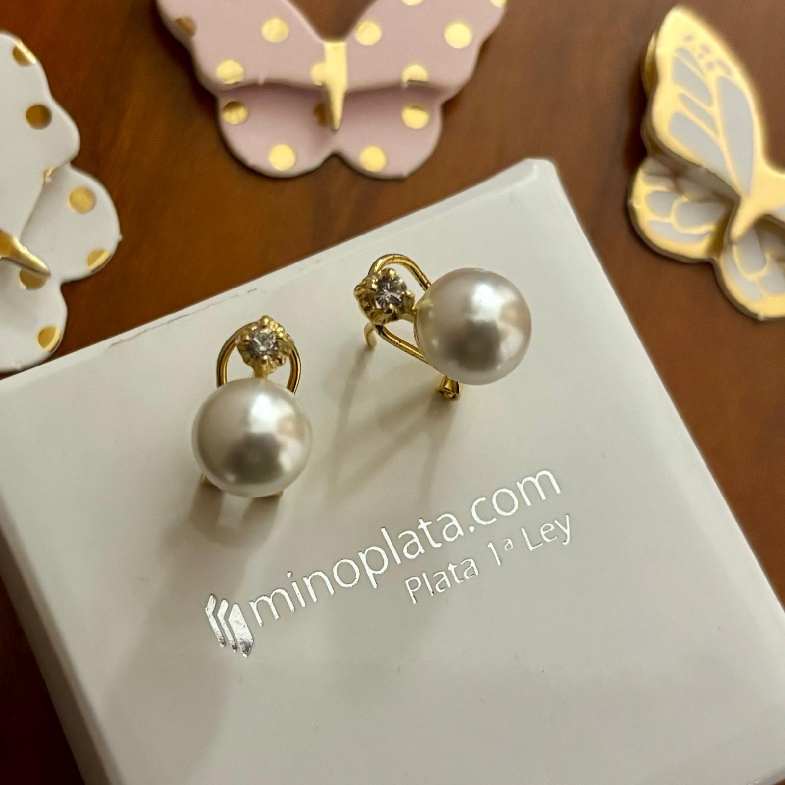 Pendientes japonesa de Plata dorada Perla y Circonita 10 Mm. 2