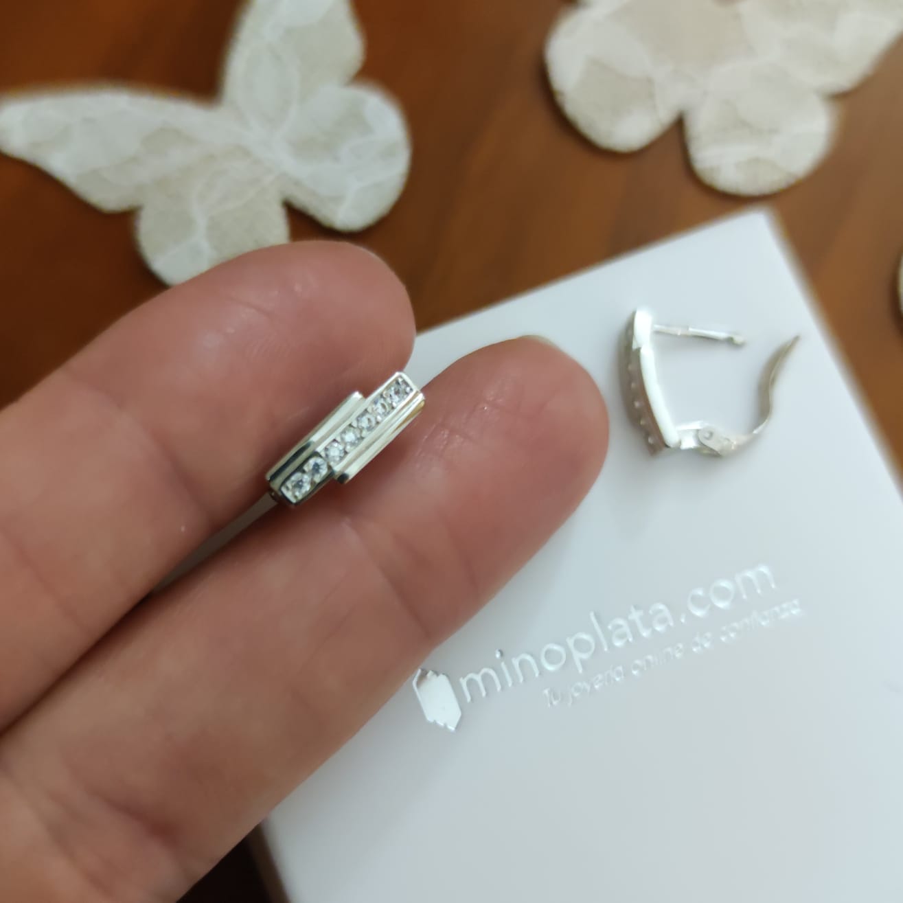 Pendientes de Plata y Circonitas blancas con cierre catalán