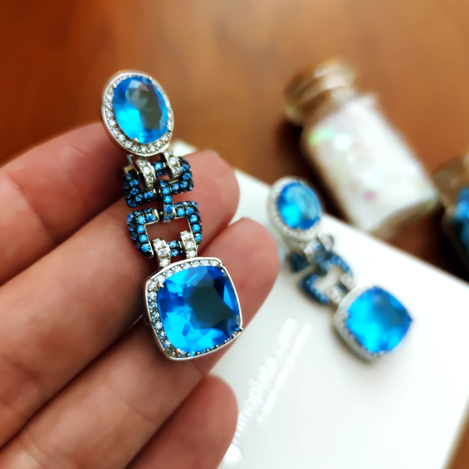Pendientes largos piedras azules y Plata de ley cierre omega 3