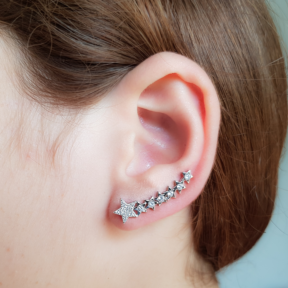 Pendientes trepadores de estrellas en Plata de ley y Circonitas