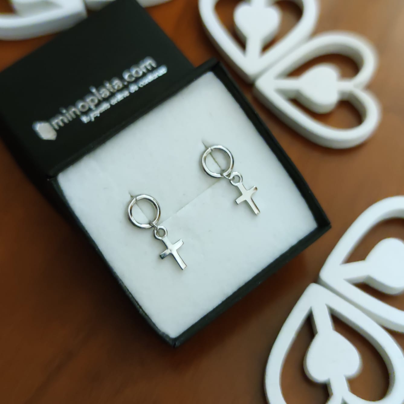 Pendientes pequeños Aro y Cruz colgante de Plata rodiada 4
