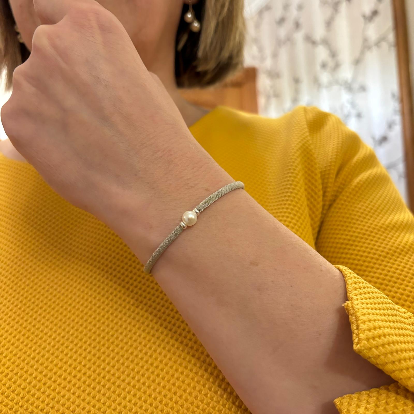 Pulsera beig elástica con Perla cultivada y detalles de Plata de ley 925 5