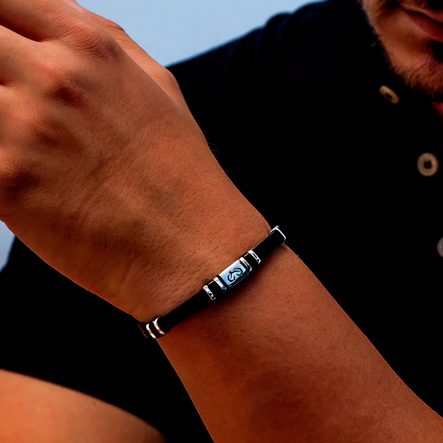 Pulsera ciclista de Acero y Caucho negro 1