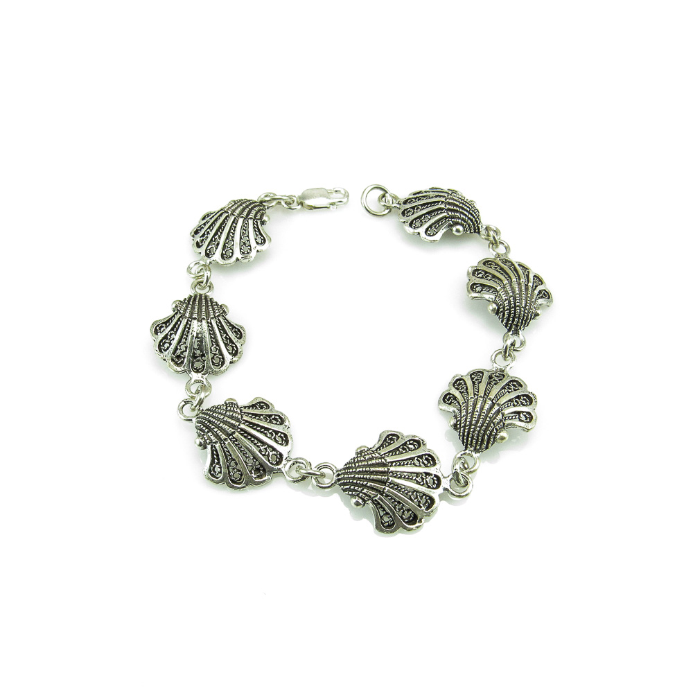 Pulsera de Plata envejecida conchas de Santiago caladas