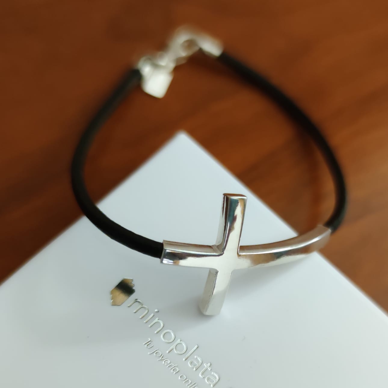 Pulsera cuero con cruz de Plata 3