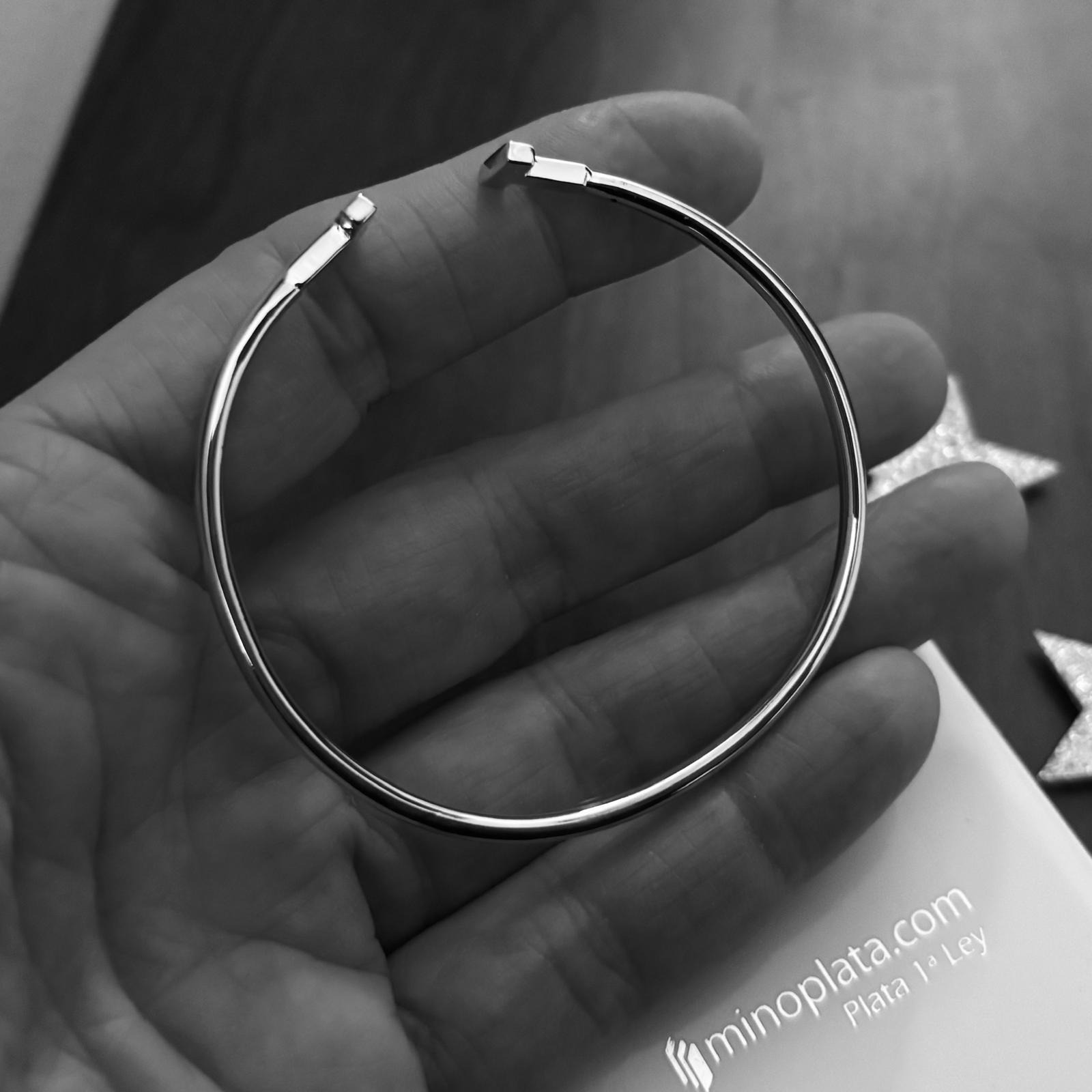 Pulsera brazalete remates T lisa de Plata de ley rodiada 5