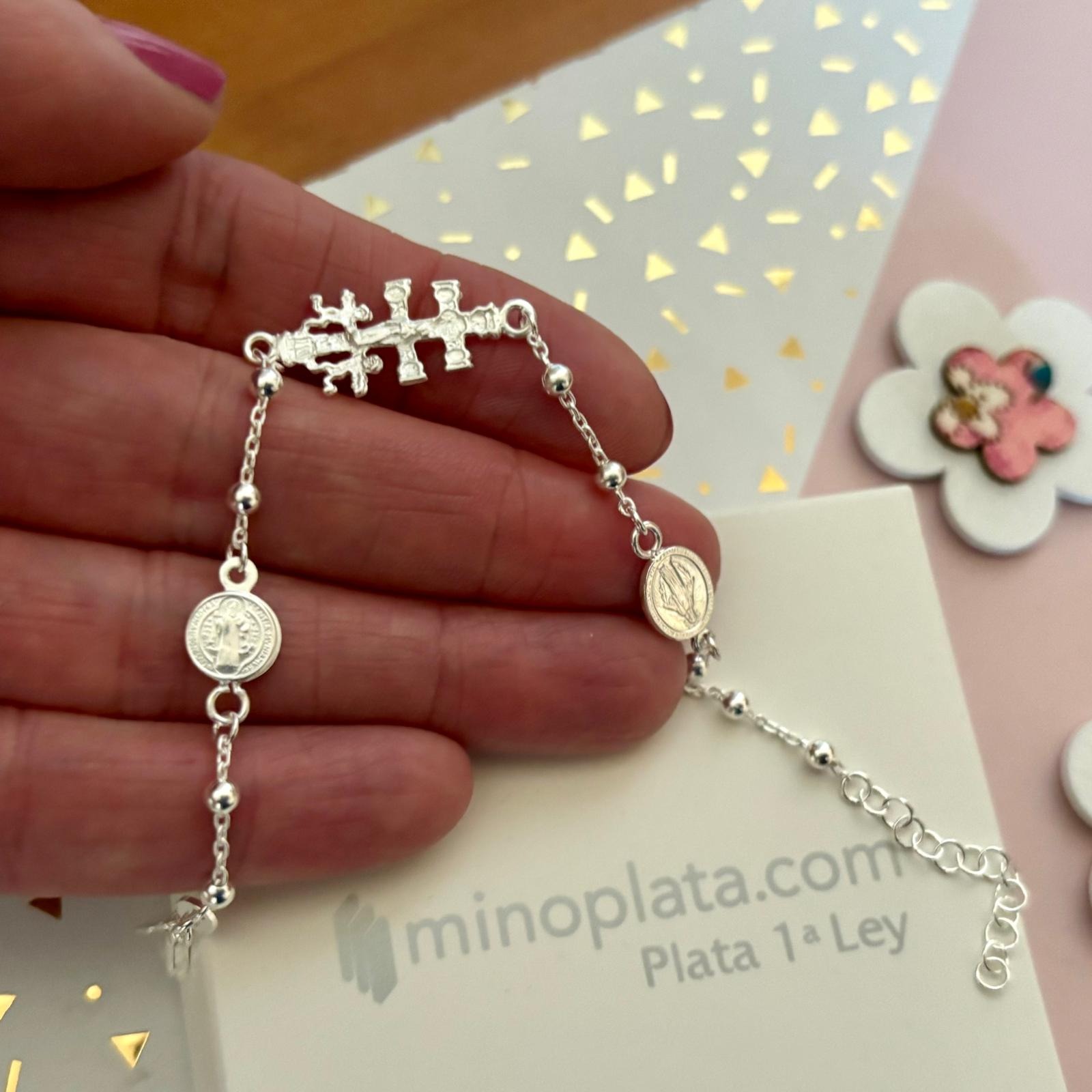Pulsera tres amuletos Cruz de Caravaca, Medalla San Benito y Medalla Milagrosa de Plata de ley 3