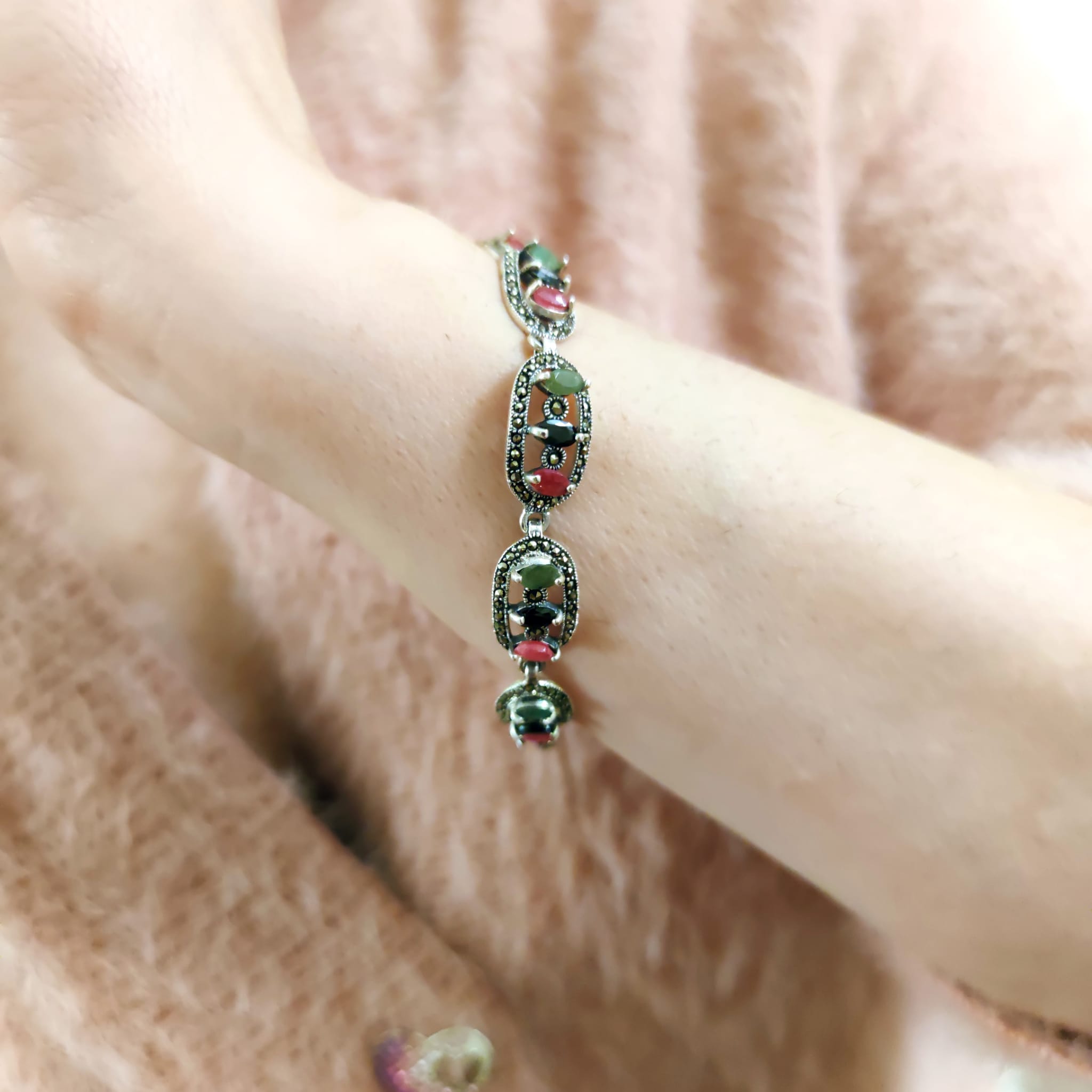 Pulsera de Plata vieja con eslabones calados y piedras preciosas 3