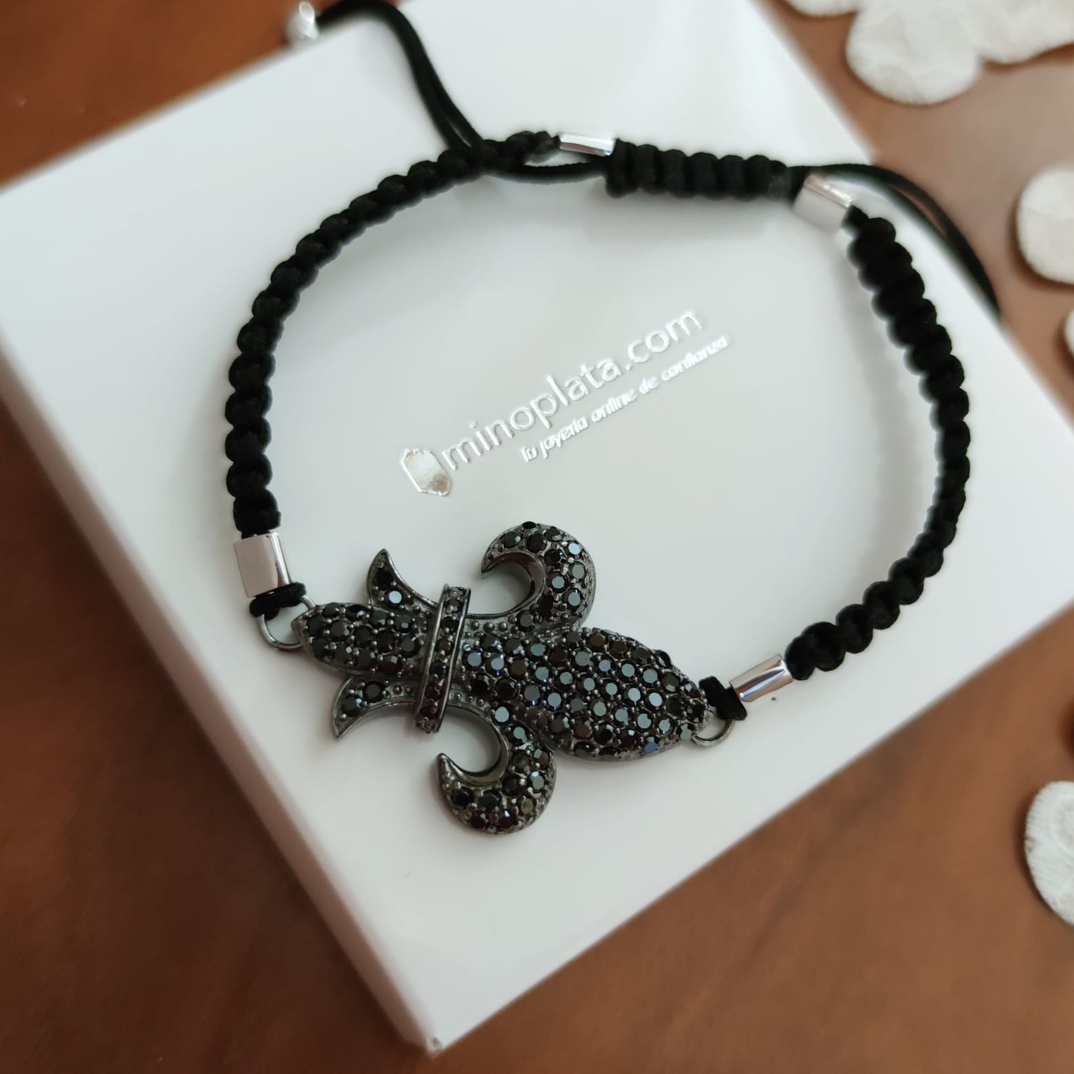 Pulsera Plata y Rutenio algodón Flor de Lys con Circonita Negra 1