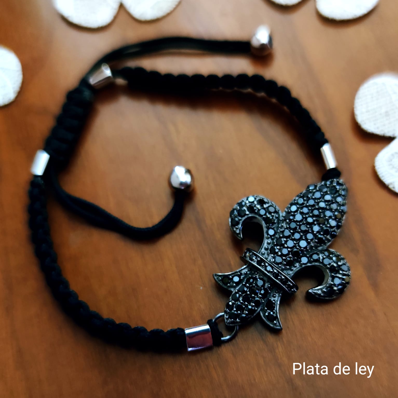 Pulsera Plata y Rutenio algodón Flor de Lys con Circonita Negra 2