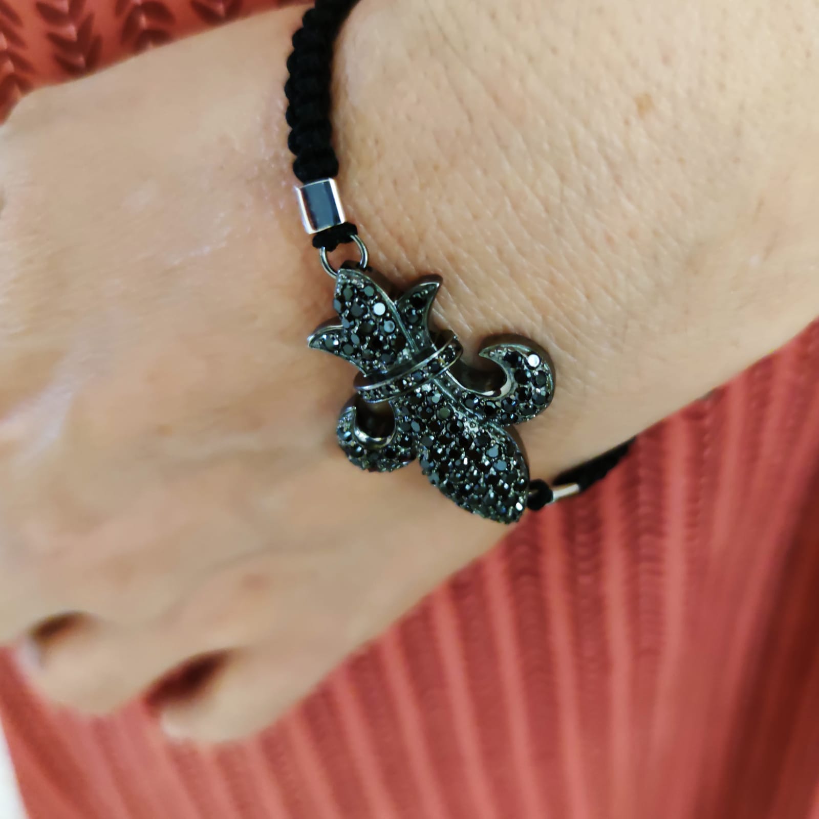 Pulsera Plata y Rutenio algodón Flor de Lys con Circonita Negra 3