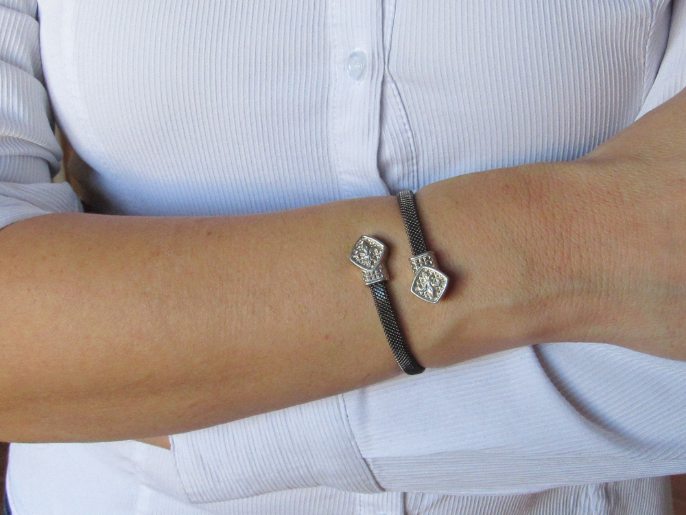 Pulsera de malla negra Acero y remates Plata Flor de Lys 1