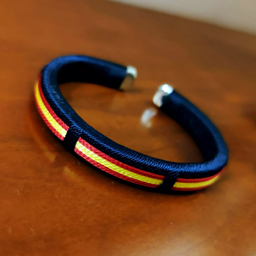 Pulsera hilo azul bandera de España remates de Plata