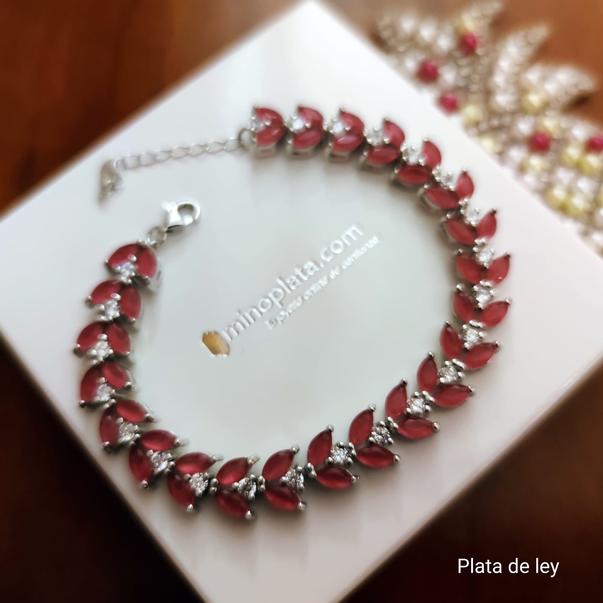 Pulsera de Plata de ley rodiada con Circonitas blancas y rubí