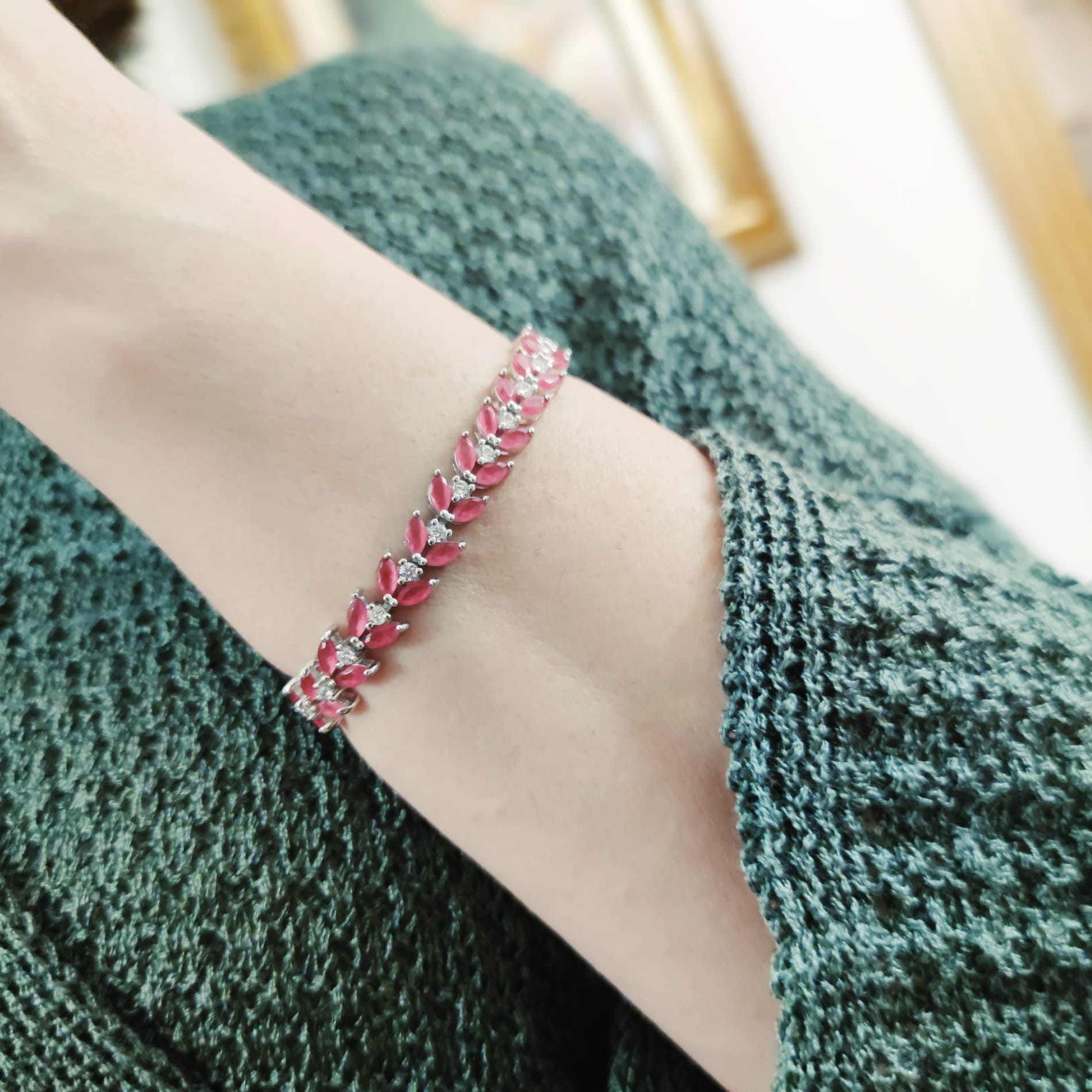 Pulsera de Plata de ley rodiada con Circonitas blancas y rubí 2
