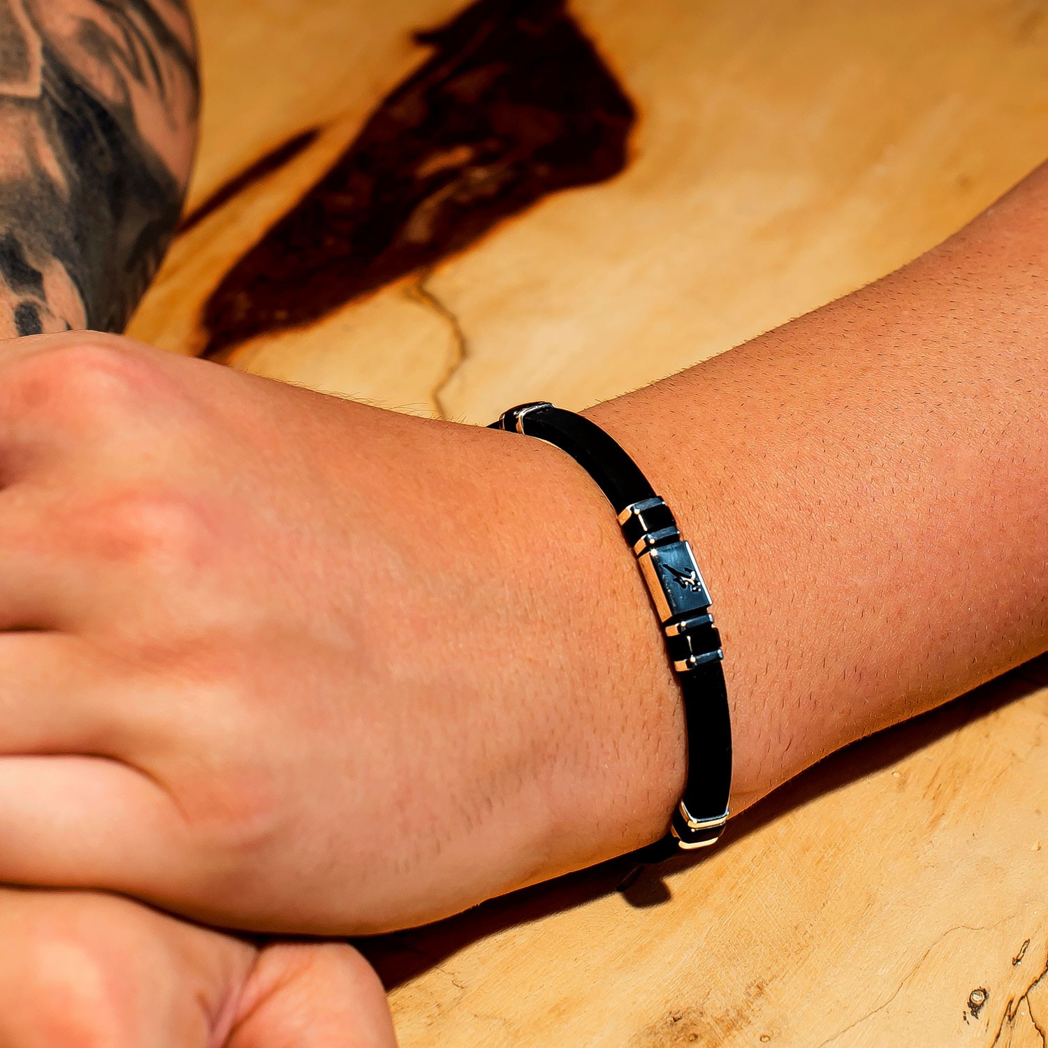 Pulsera atleta de Caucho negro y Acero inoxidable 1