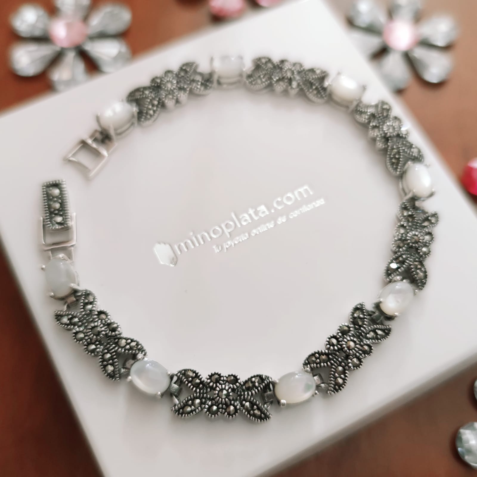 Pulsera Nácar y Plata envejecida con piedras Marcasitas