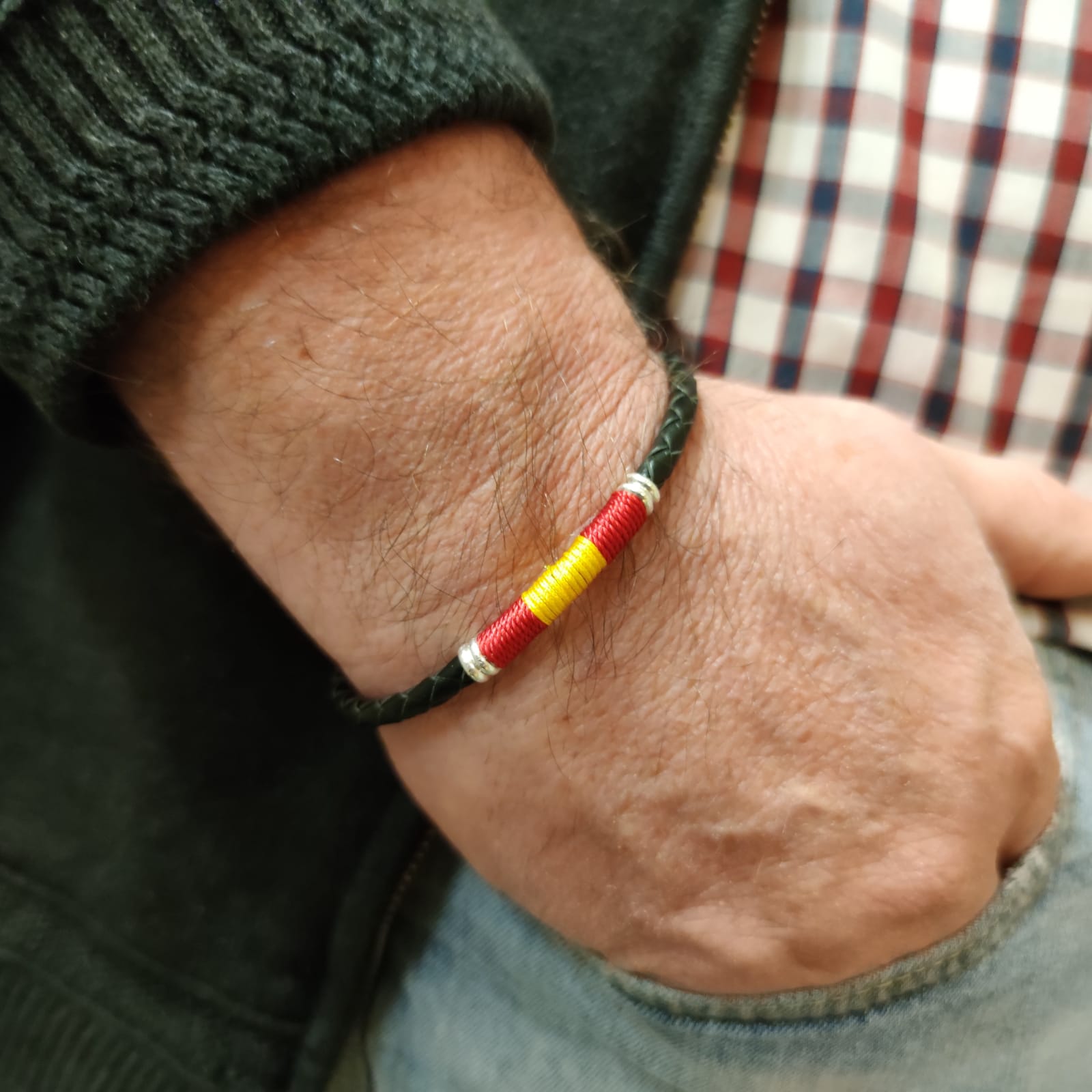 Pulsera trenza negra de Piel con bandera de España 1