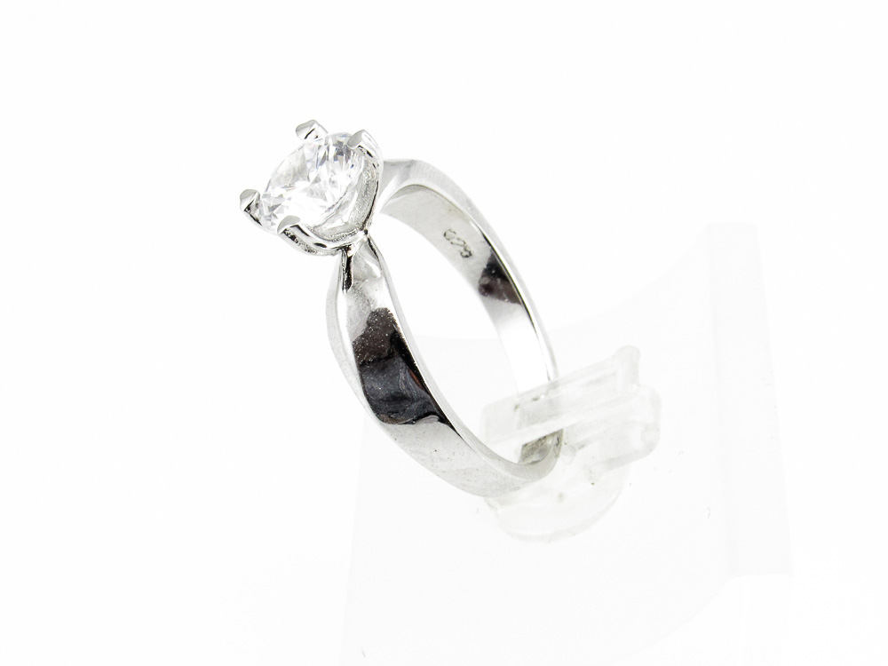 Anillo solitario para mujer de Plata rodiada con Circonita_1