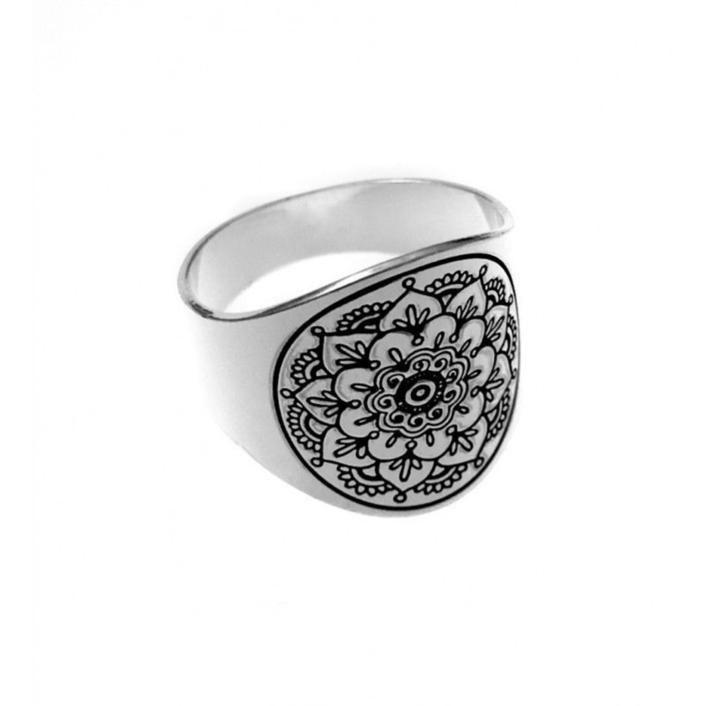 Anillo grabado láser flor de Plata de ley