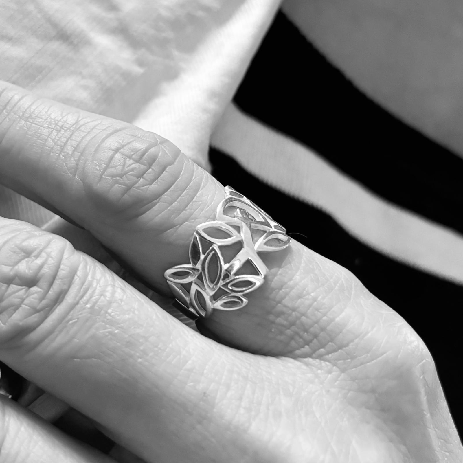 Anillo calado indalos de Plata de ley 925 3