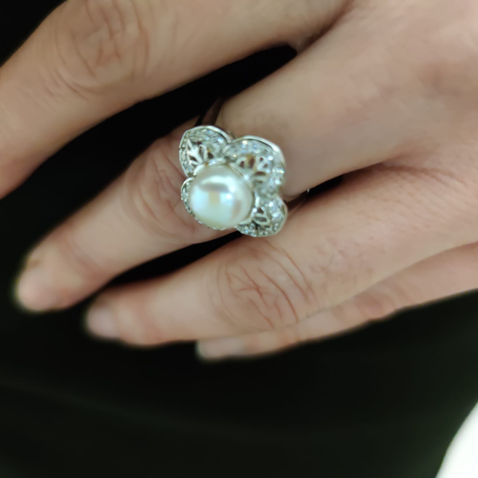 Anillo calado Plata rodiada con Perla cultivada y Circonitas 5
