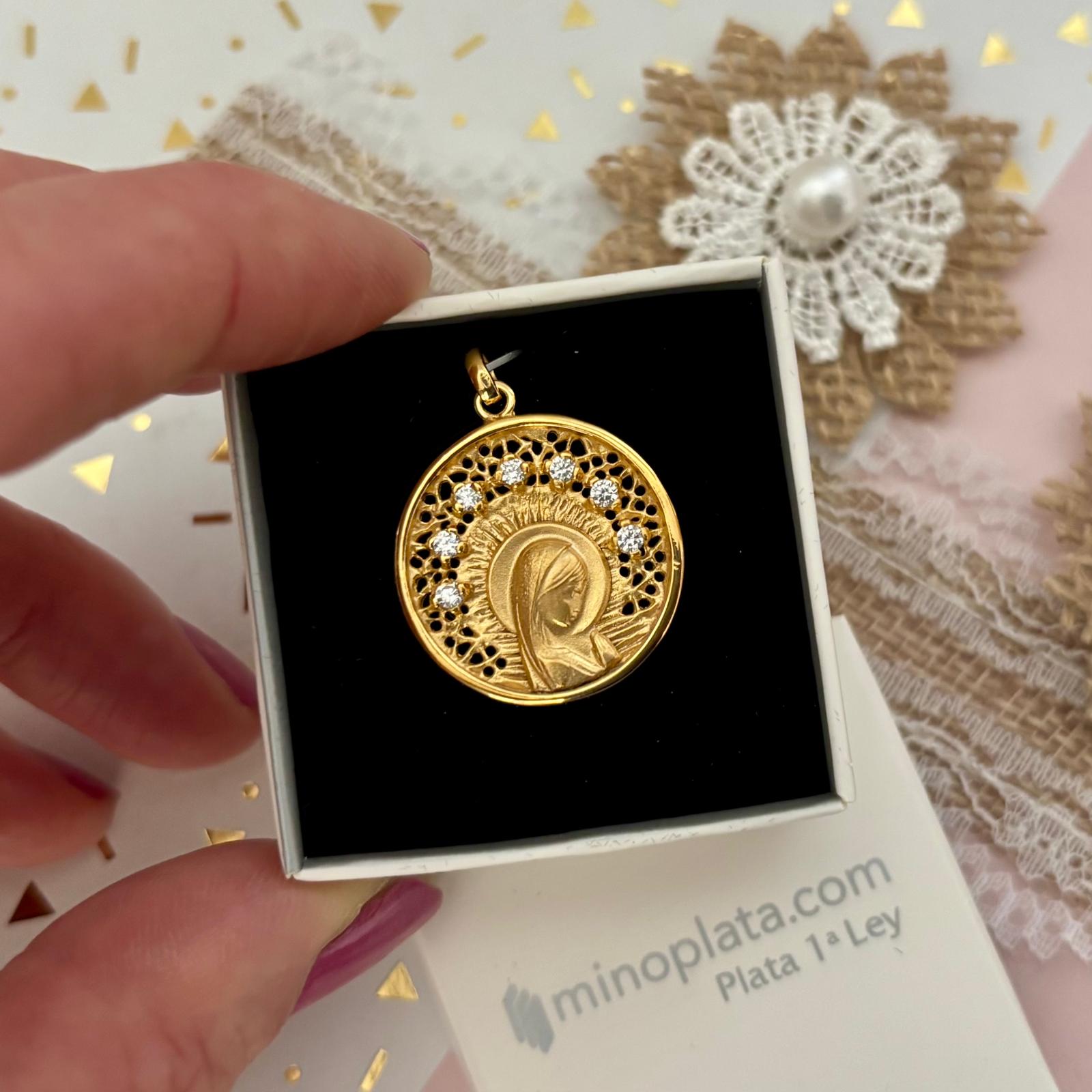 Medalla Virgen Niña de Plata chapada en Oro 22mm 2