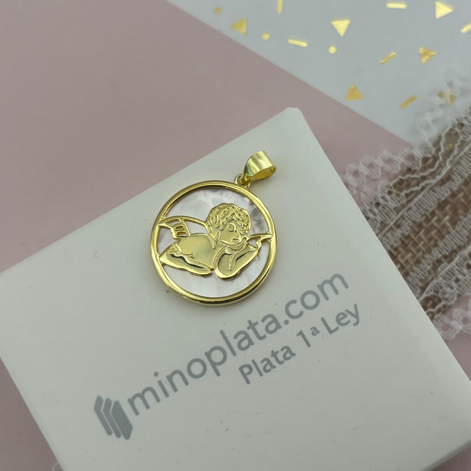 Medalla madreperla angelito de Plata de ley chapada en Oro 19mm 4