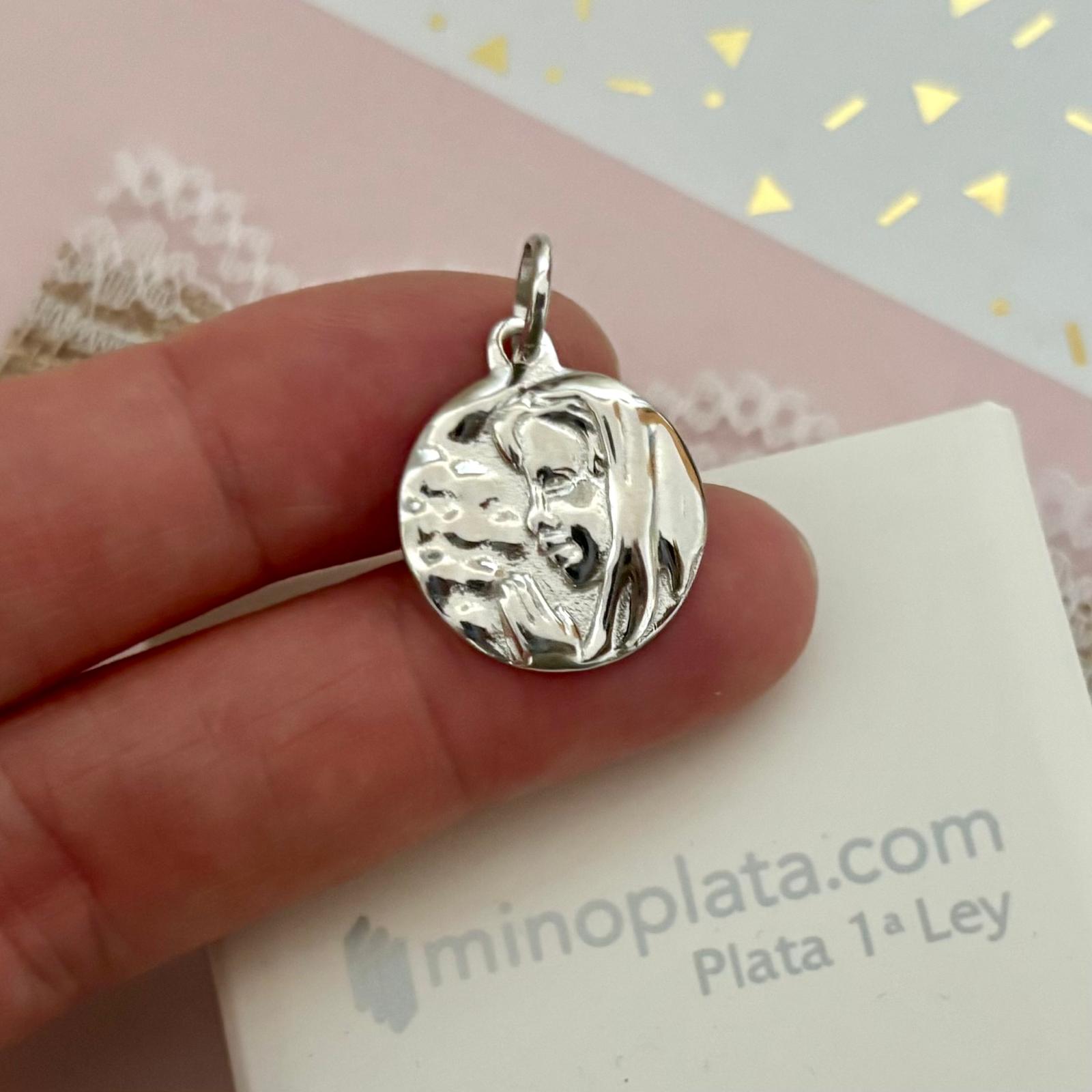 Medalla Virgen Niña moderna en Plata de ley 925 2
