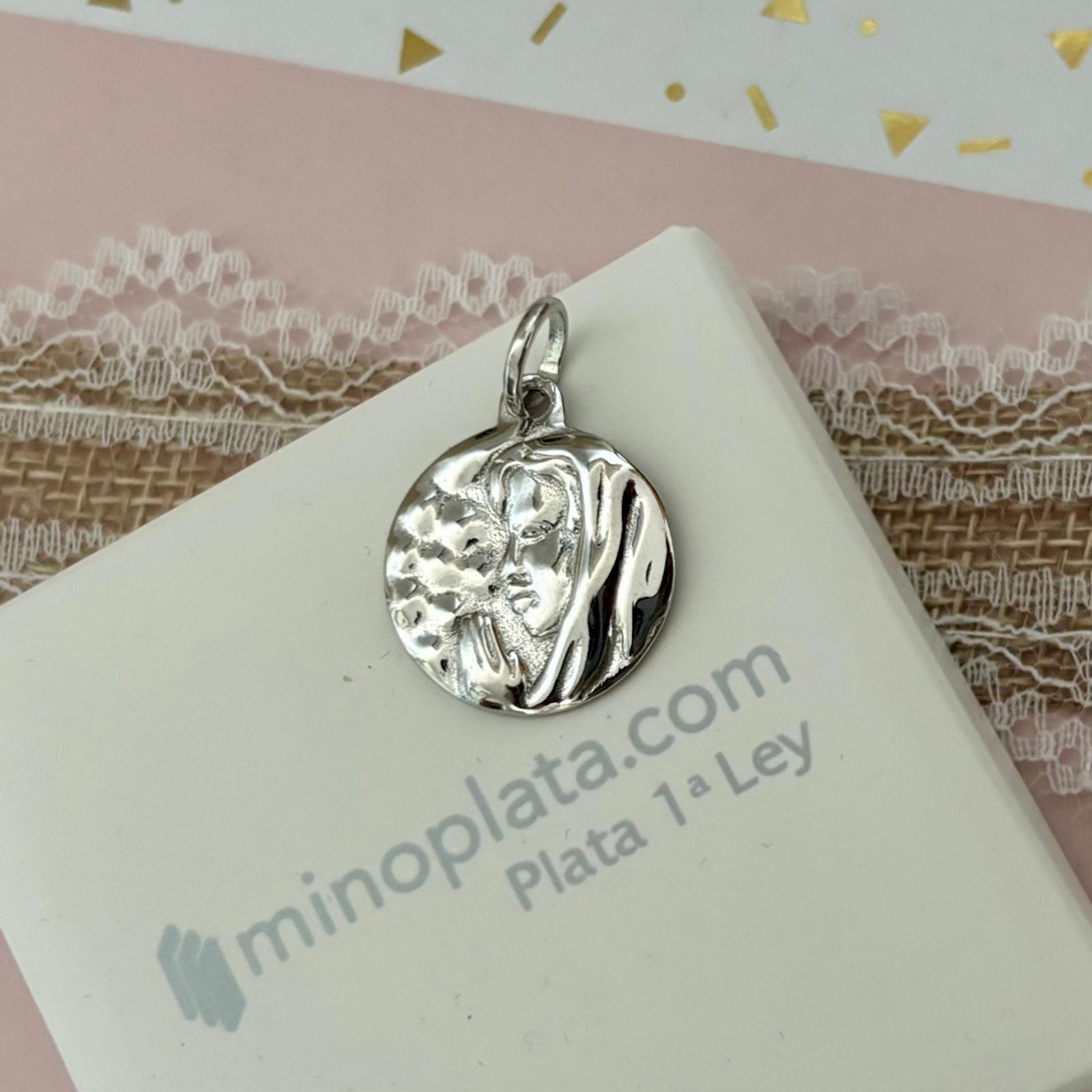 Medalla Virgen Niña moderna en Plata de ley 925 3