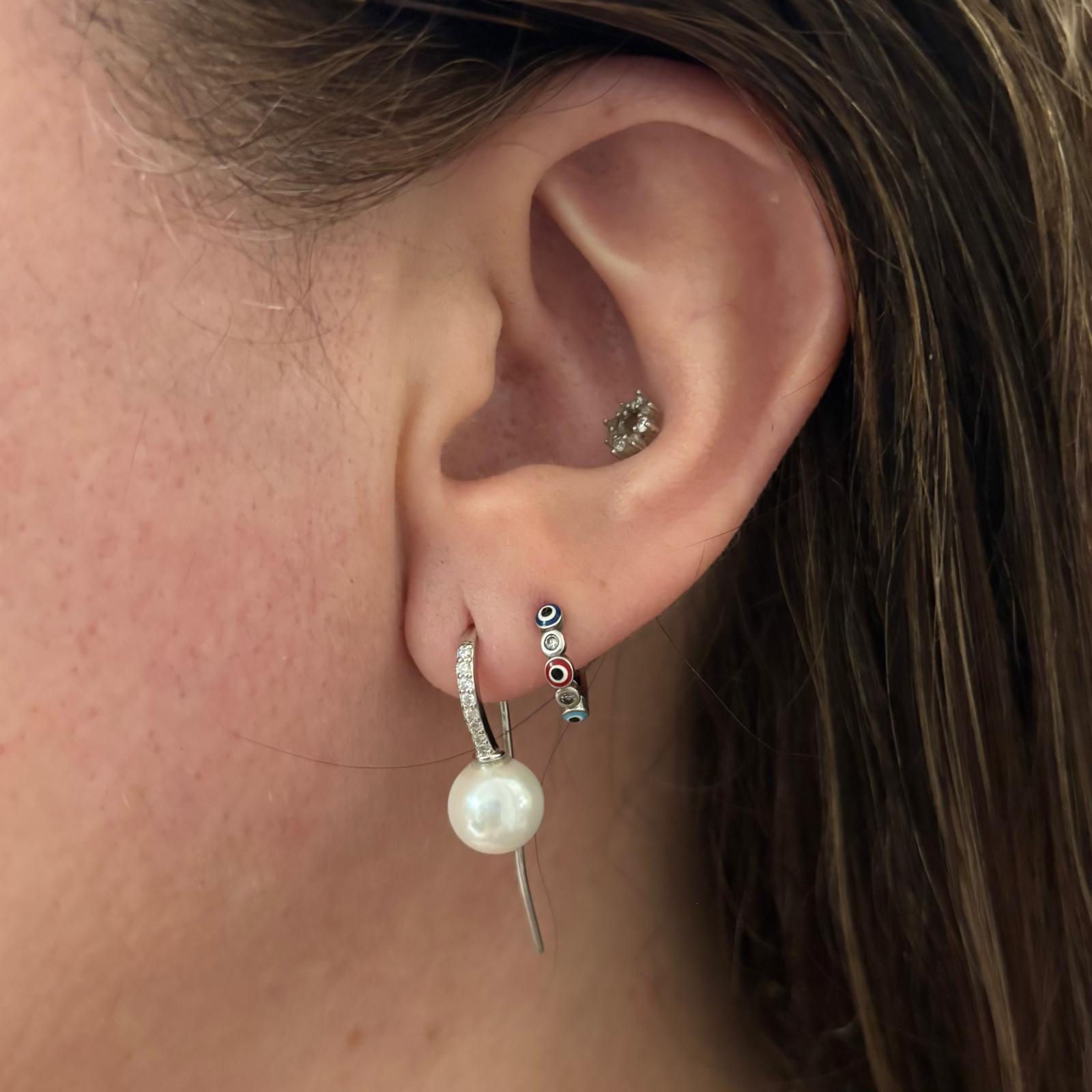 Pendientes de Plata rodiada con Perlas cultivadas y Circontias gancho hippie 3